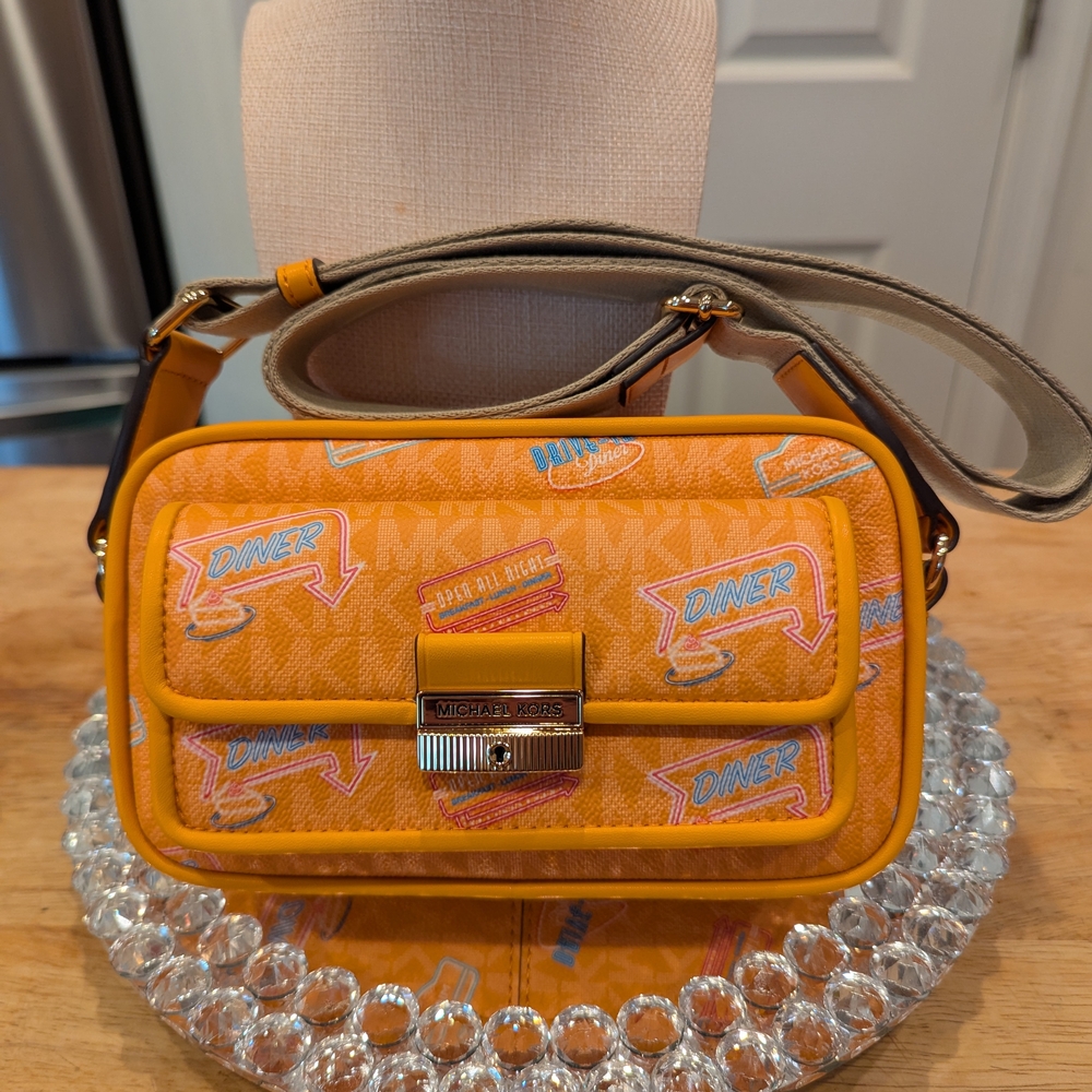 Michael Kors Bradshaw Small Embellished Signature Logo Camera Crossbody NWT - Picture 2 of 6